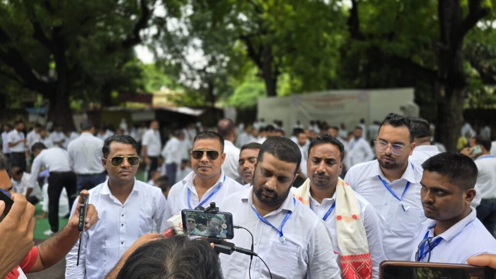অসমের বিভিন্ন দাবিতে দিল্লির যন্তরমন্তর কাঁপালো আমসু অসমের বিভিন্ন দাবিতে দিল্লির যন্তরমন্তর কাঁপালো আমসু