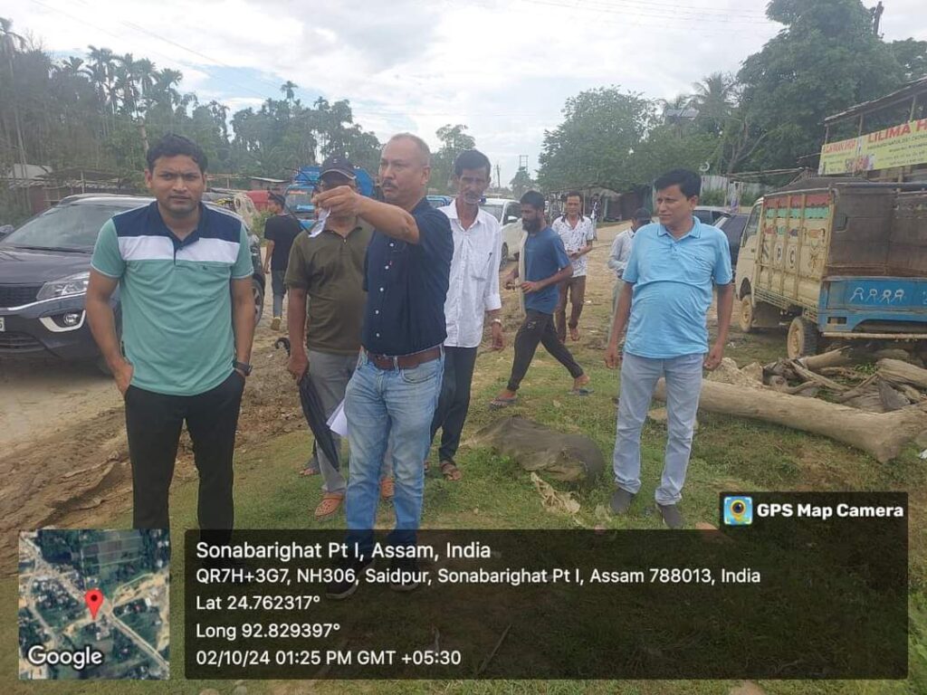 সোনাবাড়িঘাট থেকে তারাপুর পর্যন্ত বাঁধের কাজ ও স্লুইস গেট পরিদর্শন ডিসি যাদবের সোনাবাড়িঘাট থেকে তারাপুর পর্যন্ত বাঁধের কাজ ও স্লুইস গেট পরিদর্শন ডিসি যাদবের