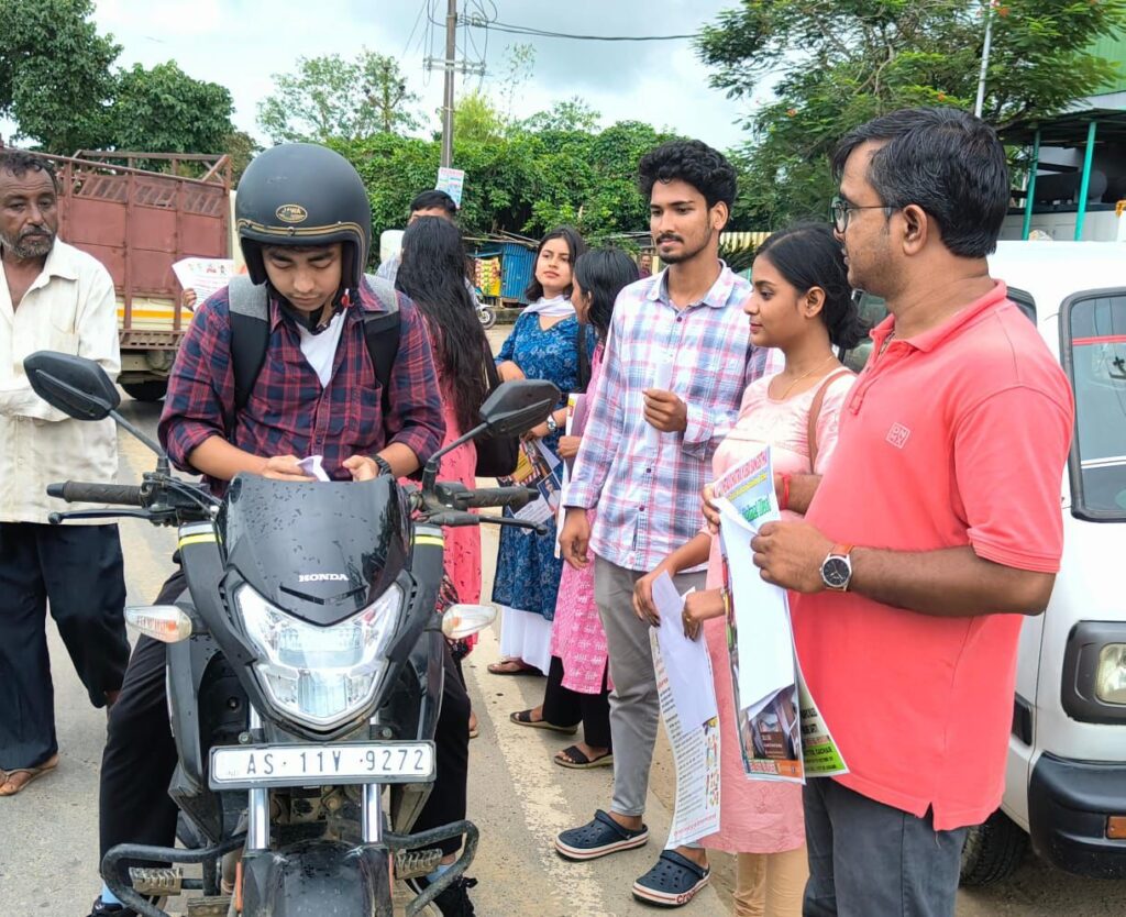 রাজ্য সড়ক সুরক্ষা সপ্তাহ উদযাপন উপলক্ষে নেতাজি ছাত্র যুব সংস্থার সচেতনতা অভিযান রাজ্য সড়ক সুরক্ষা সপ্তাহ উদযাপন উপলক্ষে নেতাজি ছাত্র যুব সংস্থার সচেতনতা অভিযান
