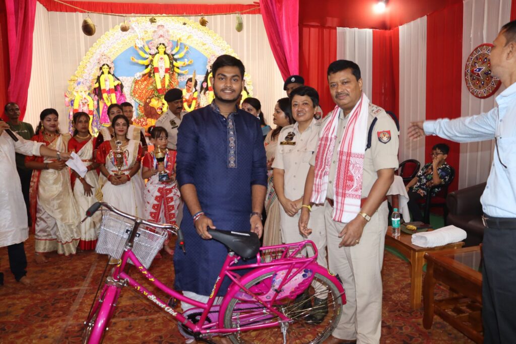 হাইলাকান্দি পুলিশ বিভাগের পুজোয় ধুনচি নৃত্য প্রতিযোগিতা হাইলাকান্দি পুলিশ বিভাগের পুজোয় ধুনচি নৃত্য প্রতিযোগিতা
