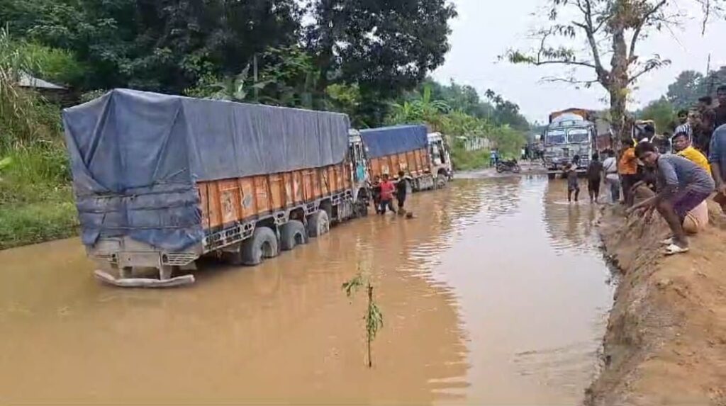 চুরাইবাড়ি-বাগবাসা জাতীয় সড়ক বেহাল, দুর্ভোগ চরমে চুরাইবাড়ি-বাগবাসা জাতীয় সড়ক বেহাল, দুর্ভোগ চরমে