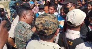মেডিক্যালের মর্গের সামনে উত্তেজনা, লাটিচার্জ পুলিশের মেডিক্যালের মর্গের সামনে উত্তেজনা, লাটিচার্জ পুলিশের