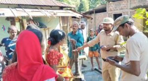 অসুস্থ বুনো হাতির তাণ্ডব পিপড়াগুলে, বনবিভাগের অবহেলায় ক্ষুব্ধ জনতা অসুস্থ বুনো হাতির তাণ্ডব পিপড়াগুলে, বনবিভাগের অবহেলায় ক্ষুব্ধ জনতা
