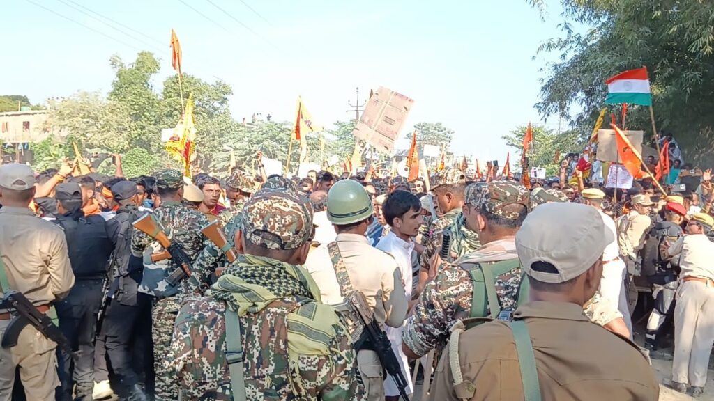 উত্তাল হয়ে উঠে সুতারকান্দি সীমান্ত, প্রতিবাদী সভা সনাতনী ঐক্য মঞ্চের উত্তাল হয়ে উঠে সুতারকান্দি সীমান্ত, প্রতিবাদী সভা সনাতনী ঐক্য মঞ্চের