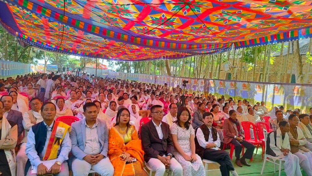 কমে যাচ্ছেন মণিপুরি, বেশি করে সন্তান নেওয়ার আহবান মৈরা পাইবির কমে যাচ্ছেন মণিপুরি, বেশি করে সন্তান নেওয়ার আহবান মৈরা পাইবির