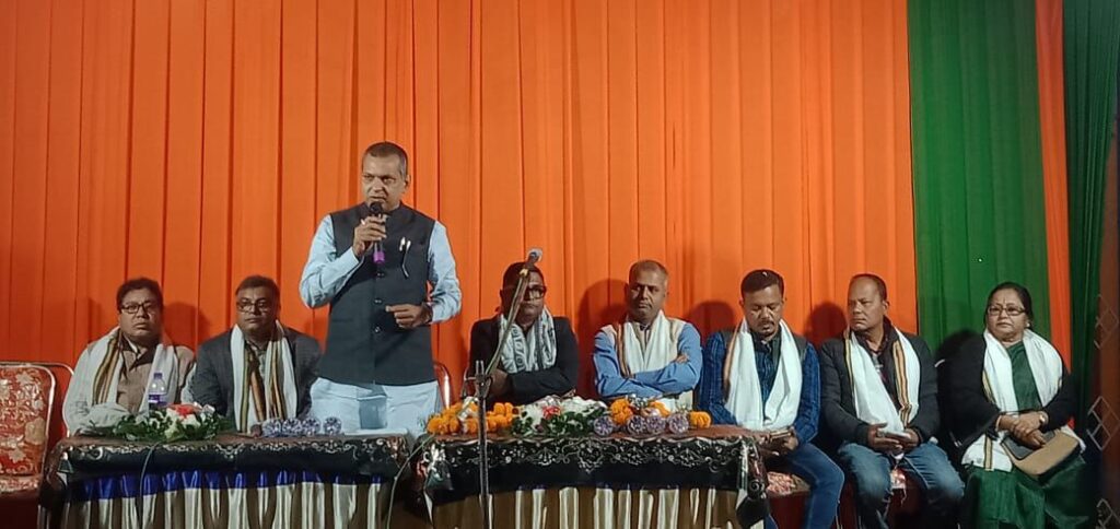 শিলচরে সড়ক ও গার্ডওয়াল নির্মাণ কাজের ফলক উন্মোচন কৌশিক ও দীপায়নের শিলচরে সড়ক ও গার্ডওয়াল নির্মাণ কাজের ফলক উন্মোচন কৌশিক ও দীপায়নের