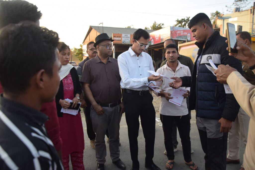 যানবাহন দুর্ঘটনায় এড়াতে কালার স্ট্রিপ লাগানোর আহ্বান প্রশাসনের যানবাহন দুর্ঘটনায় এড়াতে কালার স্ট্রিপ লাগানোর আহ্বান প্রশাসনের