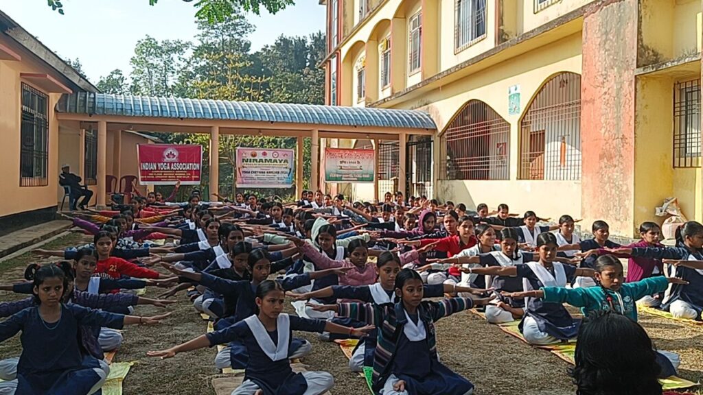 সৰ্বাঙ্গীন বিকাশের বাৰ্তা দিয়ে যোগ কৰ্মশালা শিলচর নিরাময় এর সৰ্বাঙ্গীন বিকাশের বাৰ্তা দিয়ে যোগ কৰ্মশালা শিলচর নিরাময় এর