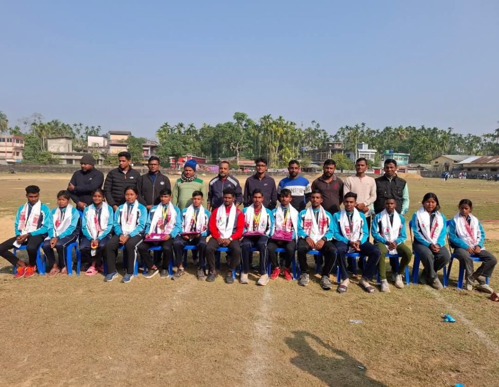 সোনা নিয়ে কাটলিছড়া ফিরতেই বিজয় উল্লাস, গৌতম-সামসুদ্দিনকে নিয়েই শোভাযাত্রা সোনা নিয়ে কাটলিছড়া ফিরতেই বিজয় উল্লাস, গৌতম-সামসুদ্দিনকে নিয়েই শোভাযাত্রা