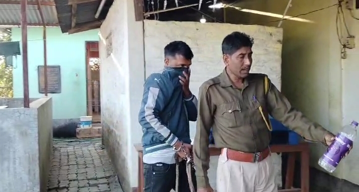 নাম পরিবর্তন করে ভুয়ো ডকুমেন্ট দিয়ে গাড়ি সমঝে বিক্রি, গ্রেফতার যুবক নাম পরিবর্তন করে ভুয়ো ডকুমেন্ট দিয়ে গাড়ি সমঝে বিক্রি, গ্রেফতার যুবক