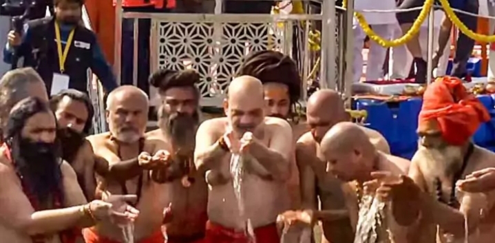 মহাকুম্ভে সপরিবারে কেন্দ্রীয় স্বরাষ্ট্রমন্ত্রী, সারলেন স্নান