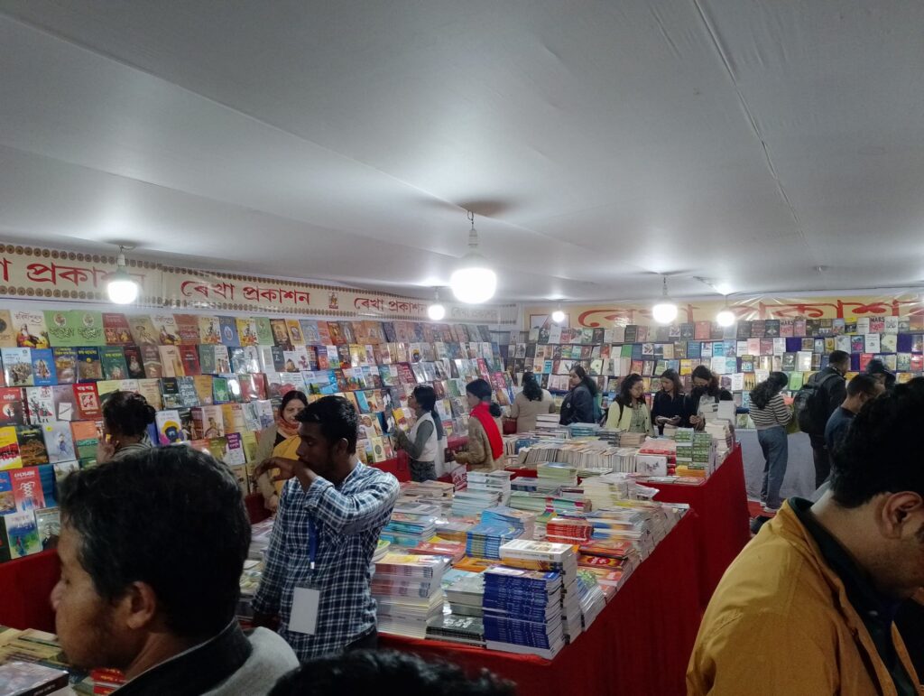 গুয়াহাটি বইমেলার শেষদিনে উপচে পড়া ভিড়, এ বছর রেকর্ড বিক্রি গুয়াহাটি বইমেলার শেষদিনে উপচে পড়া ভিড়, এ বছর রেকর্ড বিক্রি