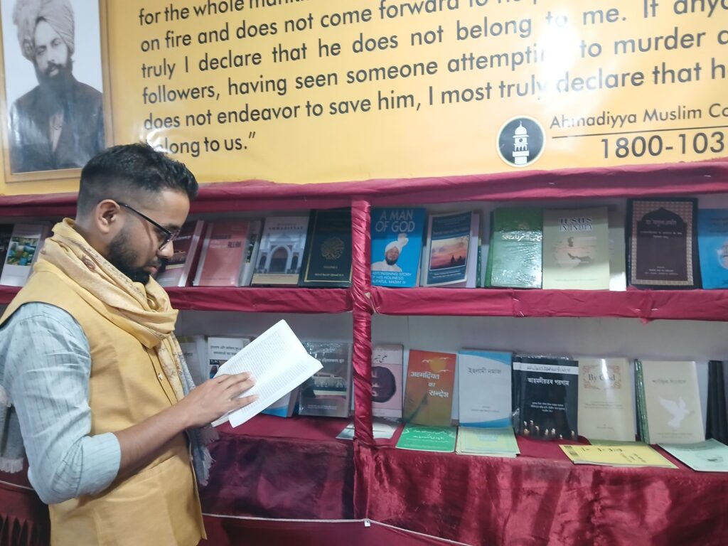 গুয়াহাটি বইমেলার শেষদিনে উপচে পড়া ভিড়, এ বছর রেকর্ড বিক্রি গুয়াহাটি বইমেলার শেষদিনে উপচে পড়া ভিড়, এ বছর রেকর্ড বিক্রি