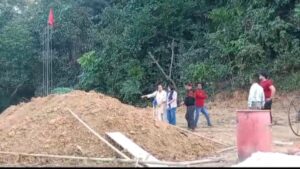আমড়াঘাটে মেয়াদি পাট্টায় নির্মাণ হচ্ছে সদভাবনা মণ্ডপ, থানায় অভিযোগ মহিলার আমড়াঘাটে মেয়াদি পাট্টায় নির্মাণ হচ্ছে সদভাবনা মণ্ডপ, থানায় অভিযোগ মহিলার