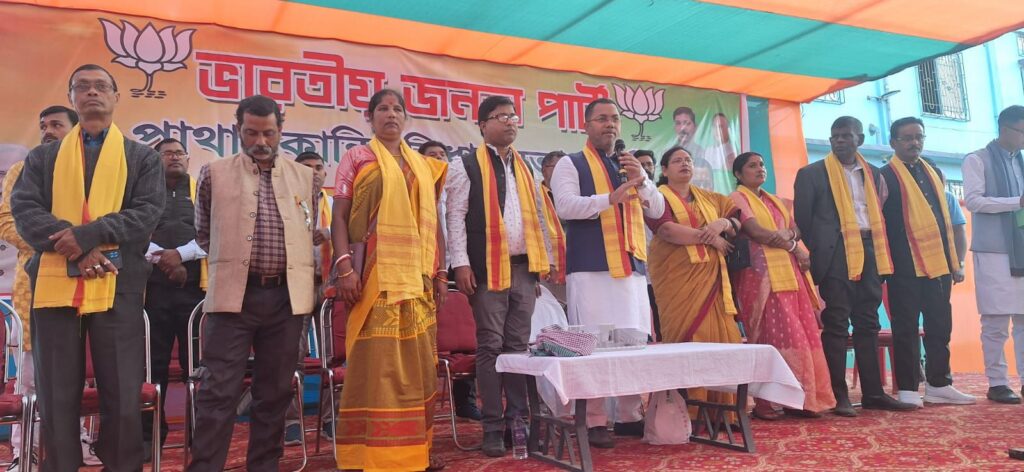 রাজ্যের যুবকরাই বেকারদের কর্ম সংস্থানের ব্যবস্থা করে দেবে : কৃষ্ণেন্দু রাজ্যের যুবকরাই বেকারদের কর্ম সংস্থানের ব্যবস্থা করে দেবে : কৃষ্ণেন্দু