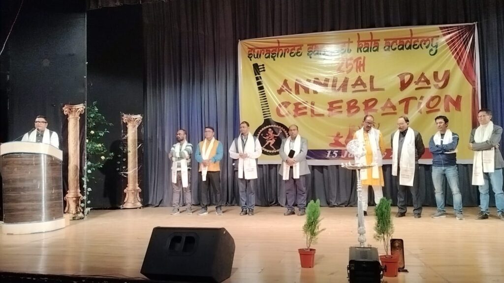 ভারতীয় সংস্কৃতিকে ধরে রাখতে ছোট ছোট সংস্থাগুলো গুরুত্বপূর্ণ ভূমিকায় রয়েছে : দীপায়ন ভারতীয় সংস্কৃতিকে ধরে রাখতে ছোট ছোট সংস্থাগুলো গুরুত্বপূর্ণ ভূমিকায় রয়েছে : দীপায়ন