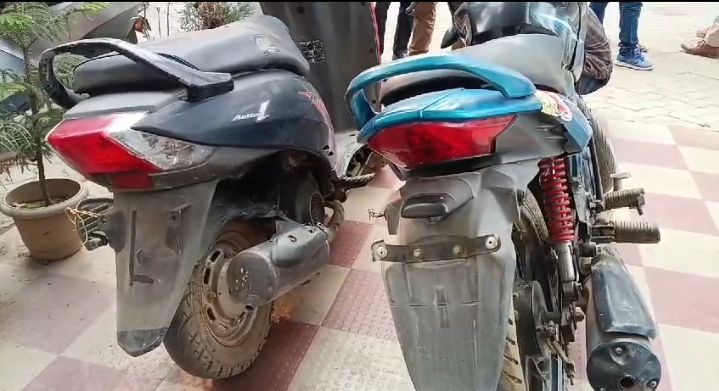 তিন ব্যক্তি সহ দু'টি চুরির দ্বিচক্র বাহন ও স্বর্ণালঙ্কার উদ্ধার তিন ব্যক্তি সহ দু'টি চুরির দ্বিচক্র বাহন ও স্বর্ণালঙ্কার উদ্ধার