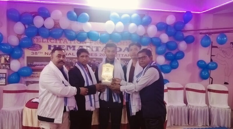 পদক জয়ী হেমন্ত দাসকে সংবর্ধনা পদক জয়ী হেমন্ত দাসকে সংবর্ধনা