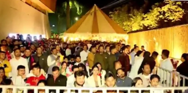 শুভেচ্ছা জানাতে মুখ্যমন্ত্রীর বাসভবনে ভিড় শুভেচ্ছা জানাতে মুখ্যমন্ত্রীর বাসভবনে ভিড়