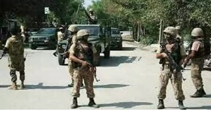 সেনা-জঙ্গি গুলির লড়াই, শহিদ ২২ জওয়ান, নিহত ২৩ জঙ্গি সেনা-জঙ্গি গুলির লড়াই, শহিদ ২২ জওয়ান, নিহত ২৩ জঙ্গি