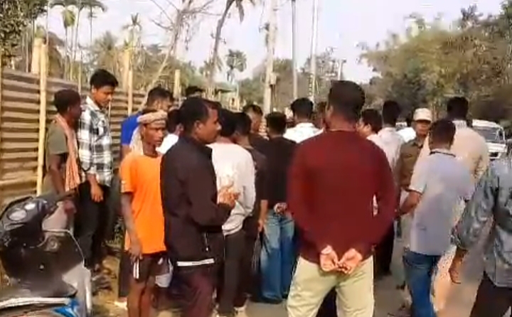 ভগতপুরে টিপারে ধাক্কায় আহত কিশোর, আটক যুবক সহ চালকও ভগতপুরে টিপারে ধাক্কায় আহত কিশোর, আটক যুবক সহ চালকও