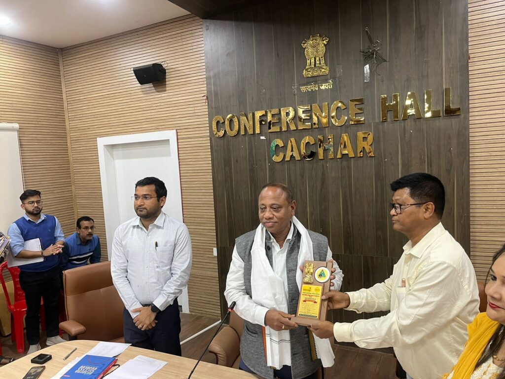 সড়ক সুরক্ষায় সক্রিয় ভূমিকাশগ্রহণ করলেন শিলচরের সাংসদ পরিমল শুক্লবৈদ্য সড়ক সুরক্ষায় সক্রিয় ভূমিকাশগ্রহণ করলেন শিলচরের সাংসদ পরিমল শুক্লবৈদ্য