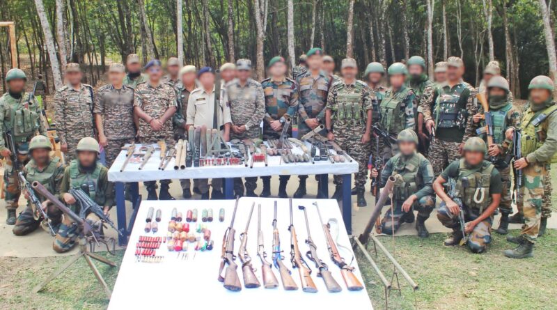 মণিপুরের পাহাড় ও উপত্যকায় আরও ৯৯টি অস্ত্র সমর্পণ মণিপুরের পাহাড় ও উপত্যকায় আরও ৯৯টি অস্ত্র সমর্পণ