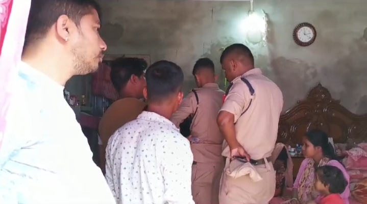 সোনাই রোড আশুতোষ লেনে চুরি, লুট নগদ টাকা সহ স্বর্ণালঙ্কার সোনাই রোড আশুতোষ লেনে চুরি, লুট নগদ টাকা সহ স্বর্ণালঙ্কার