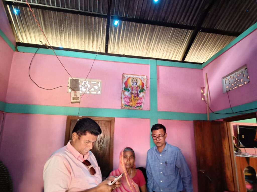 শিলাবৃষ্টিতে বিপর্যস্ত পাথারকান্দির বিভিন্ন অঞ্চল পরিদর্শন সার্কল প্রশাসন ও বিজেপি কর্মকর্তাদের শিলাবৃষ্টিতে বিপর্যস্ত পাথারকান্দির বিভিন্ন অঞ্চল পরিদর্শন সার্কল প্রশাসন ও বিজেপি কর্মকর্তাদের