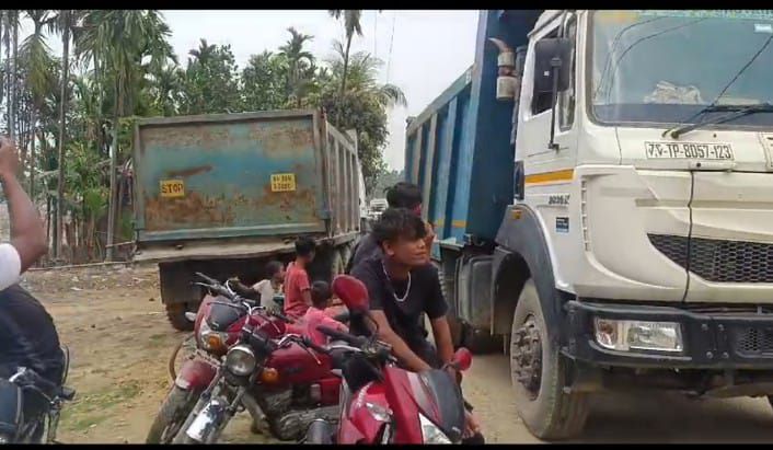 ক্ষতিপূরণ না পাওয়ায় ‘ভারত মালা’ প্রকল্পের কাজে বাধা জমি মালিকদের ধলাইয়ে ক্ষতিপূরণ না পাওয়ায় ‘ভারত মালা’ প্রকল্পের কাজে বাধা জমি মালিকদের ধলাইয়ে
