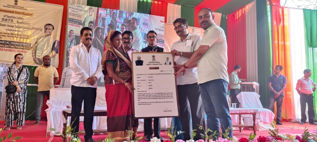 হাইলাকান্দিতে ১৪০৫২ জনকে আবাস যোজনার মঞ্জুরিপত্র বণ্টন হাইলাকান্দিতে ১৪০৫২ জনকে আবাস যোজনার মঞ্জুরিপত্র বণ্টন
