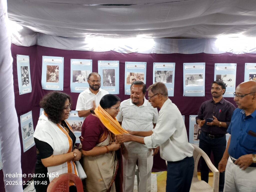 শিল্পী ও কাজি নজরুল গবেষক সোমঋতা মল্লিককে শিলচরে সংবর্ধনা শিল্পী ও কাজি নজরুল গবেষক সোমঋতা মল্লিককে শিলচরে সংবর্ধনা