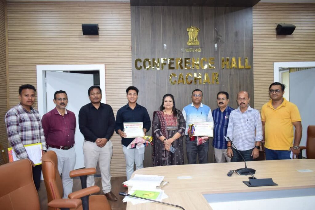 শিলচরে জেলা সড়ক নিরাপত্তায় ব্যতিক্রমী অবদানের জন্য আধিকারিকদের সম্মানা শিলচরে জেলা সড়ক নিরাপত্তায় ব্যতিক্রমী অবদানের জন্য আধিকারিকদের সম্মানা