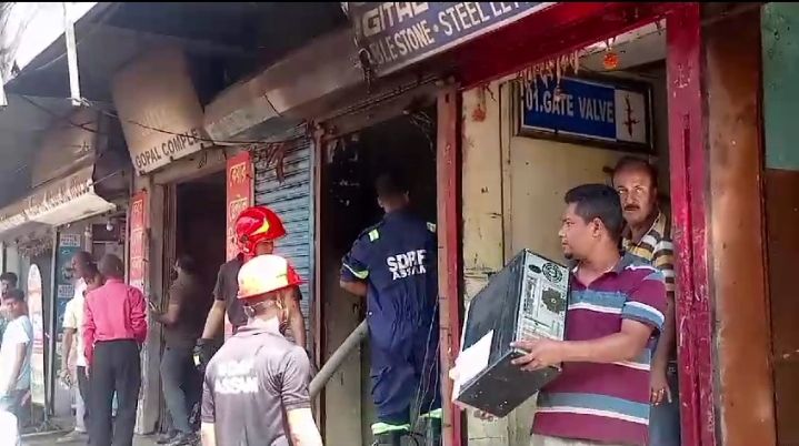 শিলচর প্রেমতলায় অগ্নিকাণ্ড, ছাই দোকান শিলচর প্রেমতলায় অগ্নিকাণ্ড, ছাই দোকান