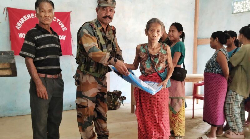 বিশ্ব ম্যালেরিয়া দিবসে স্প্রে ও মশারি বিতরণ আসাম রাইফেলসের বিশ্ব ম্যালেরিয়া দিবসে স্প্রে ও মশারি বিতরণ আসাম রাইফেলসের