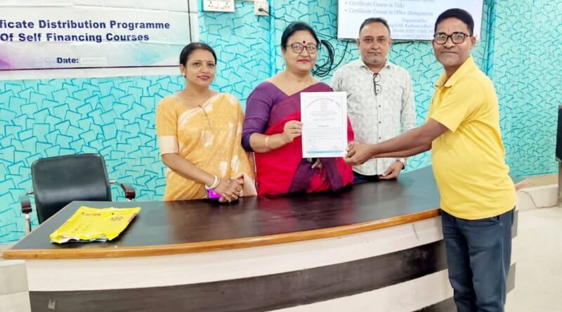 ডিপ্লোমা কোর্সে উত্তীর্ণদের সার্টিফিকেট প্রদান রাধামাধব কলেজে