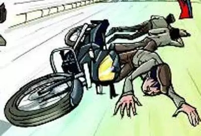 মহাসড়কে দু’টি বাইকের মুখোমুখি, হত ১