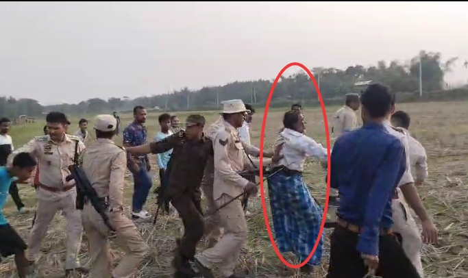 নিলামবাজারে ভিনধর্মের কিশোরী লাঞ্ছনার শিকার, গ্রেফতার নিলামবাজারে ভিনধর্মের কিশোরী লাঞ্ছনার শিকার, গ্রেফতার