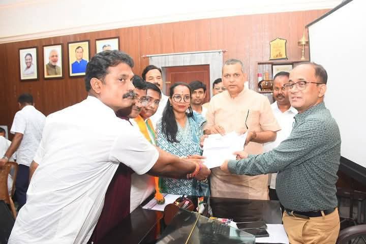 জেলা পরিষদ, আঞ্চলিক পঞ্চায়েতে মনোনয়ন দাখিল বিজেপি প্রার্থীদের জেলা পরিষদ, আঞ্চলিক পঞ্চায়েতে মনোনয়ন দাখিল বিজেপি প্রার্থীদের