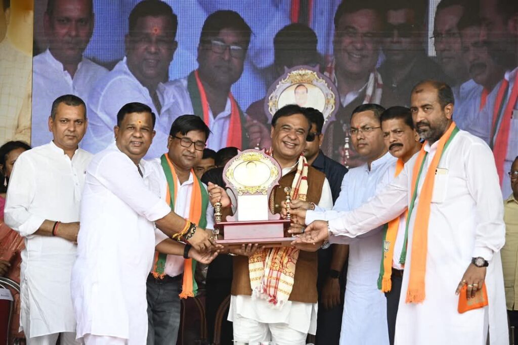শ্রীভূমিতে মুখ্যমন্ত্রীর মেগা শো! নিলামবাজার মাঠে জনসমুদ্র, চারপাশে বিজেপির তপ্ত হাওয়া শ্রীভূমিতে মুখ্যমন্ত্রীর মেগা শো! নিলামবাজার মাঠে জনসমুদ্র, চারপাশে বিজেপির তপ্ত হাওয়া