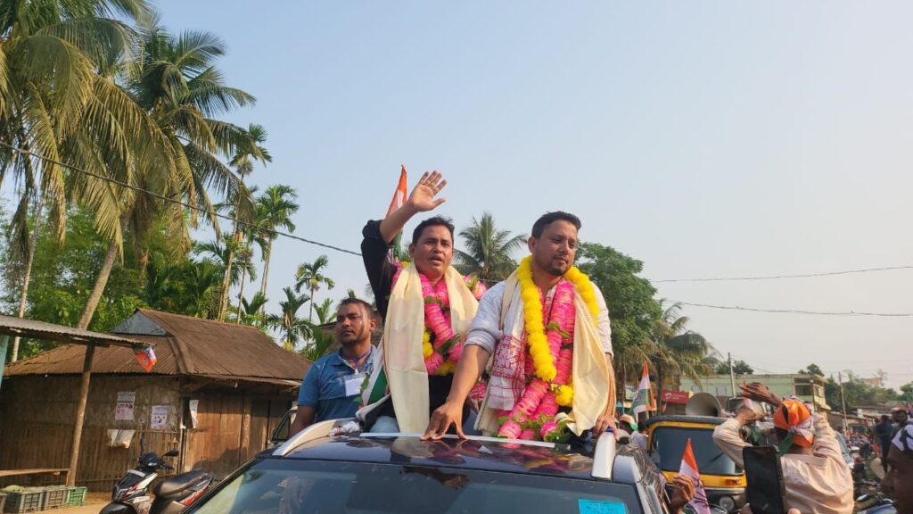 ঝেরঝেরিতে কংগ্রেসের জনজোয়ার, বিজেপিকে টেক্কা দিতে শক্তি প্রদর্শন ঝেরঝেরিতে কংগ্রেসের জনজোয়ার, বিজেপিকে টেক্কা দিতে শক্তি প্রদর্শন