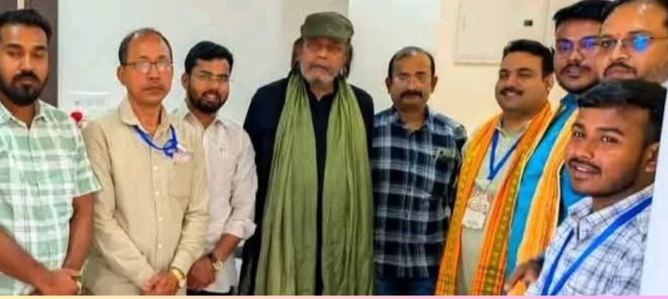 এবিভিপির বরাক সাংস্কৃতিক মহোৎসবের মুখ্য অতিথি মিঠুন চক্রবর্তী শিলচরে পৌঁছলেন এবিভিপির বরাক সাংস্কৃতিক মহোৎসবের মুখ্য অতিথি মিঠুন চক্রবর্তী শিলচরে পৌঁছলেন