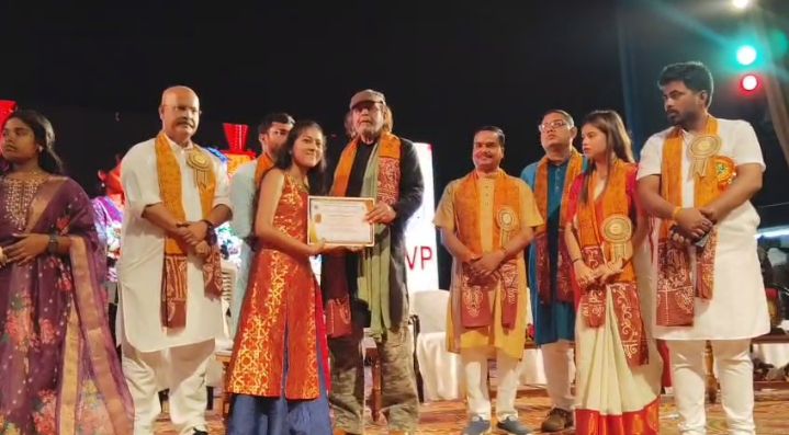 ওয়াকফ আইনের অবস্থান দিয়ে মুসলিমদের বিভ্রান্ত করছেন মমতা : মিঠুন ওয়াকফ আইনের অবস্থান দিয়ে মুসলিমদের বিভ্রান্ত করছেন মমতা : মিঠুন