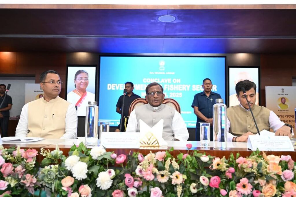ঘরে ঘরে মাছ, ঘরে ঘরে সমৃদ্ধি, রাজ্যের মৎস্য ক্ষেত্রের নতুন দিগন্ত : কৃষ্ণেন্দু পাল ঘরে ঘরে মাছ, ঘরে ঘরে সমৃদ্ধি, রাজ্যের মৎস্য ক্ষেত্রের নতুন দিগন্ত : কৃষ্ণেন্দু পাল