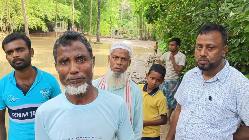 এক পশলা বৃষ্টিতেই ডুবে গেল ভুবনেশ্বরনগর, চরম দুর্ভোগে ছাত্রছাত্রী সহ এলাকাবাসীরা এক পশলা বৃষ্টিতেই ডুবে গেল ভুবনেশ্বরনগর, চরম দুর্ভোগে ছাত্রছাত্রী সহ এলাকাবাসীরা