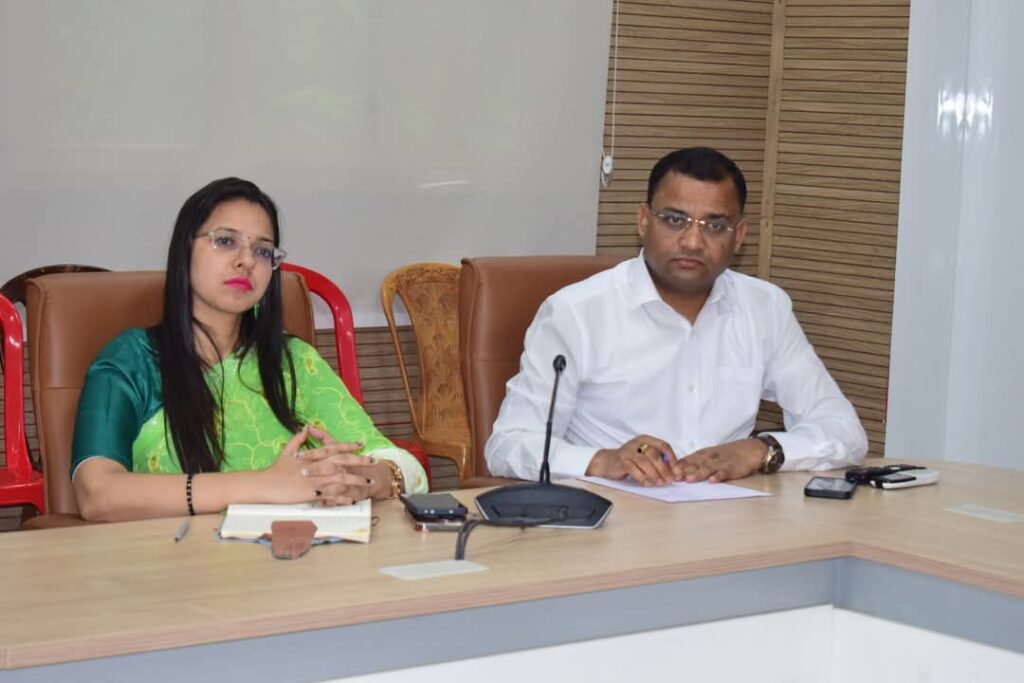 কার্যালয় ও আবর্ত ভবনের নির্মাণ কাজ পরিদর্শন ডিসি মৃদুল যাদবের কার্যালয় ও আবর্ত ভবনের নির্মাণ কাজ পরিদর্শন ডিসি মৃদুল যাদবের