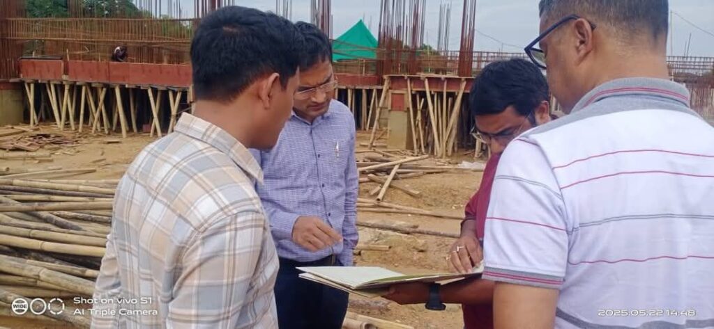 কার্যালয় ও আবর্ত ভবনের নির্মাণ কাজ পরিদর্শন ডিসি মৃদুল যাদবের কার্যালয় ও আবর্ত ভবনের নির্মাণ কাজ পরিদর্শন ডিসি মৃদুল যাদবের