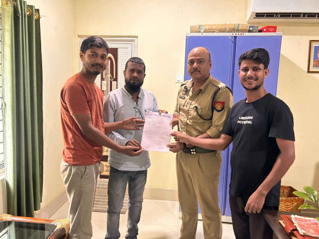 কাবুগঞ্জ বাজারে যানজট নিরসনে সরব বাজার কমিটি, স্মারকলিপি প্রদান কাবুগঞ্জ বাজারে যানজট নিরসনে সরব বাজার কমিটি, স্মারকলিপি প্রদান