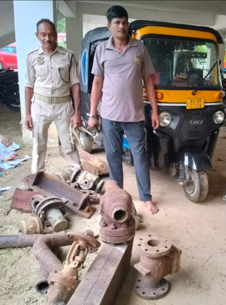 চোরাই লোহা সহ অটো আটক,ধৃত যুবককে আদালতে সোপর্দ করল পাথারকান্দি পুলিশ চোরাই লোহা সহ অটো আটক,ধৃত যুবককে আদালতে সোপর্দ করল পাথারকান্দি পুলিশ
