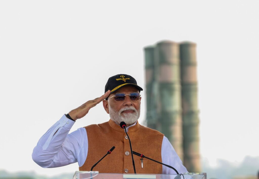 আদমপুর বায়ুসেনা ঘাঁটিতে প্রধানমন্ত্রী, জওয়ানদের সাহসিকতার প্রশংসা আদমপুর বায়ুসেনা ঘাঁটিতে প্রধানমন্ত্রী, জওয়ানদের সাহসিকতার প্রশংসা
